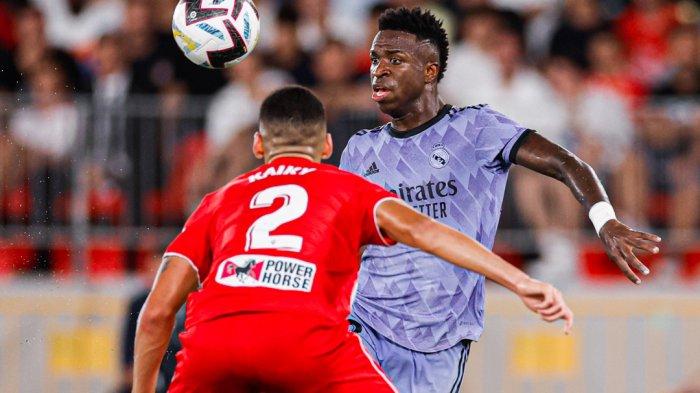 1-2: El Almería da la cara ante el campeón para cerrar la temporada en casa